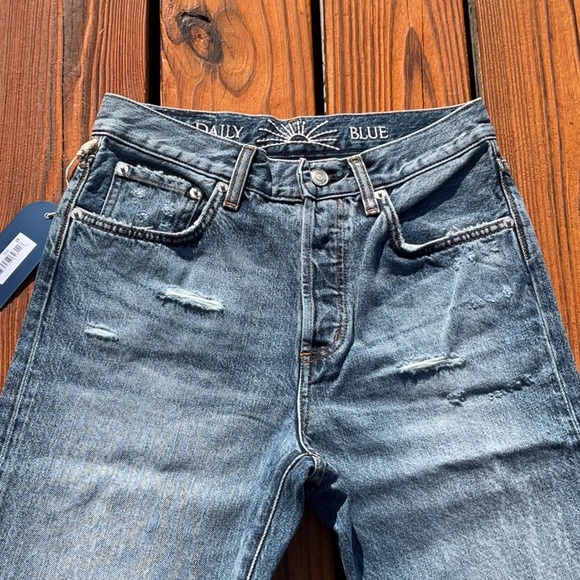NWT Daily Blue By AG Mid Wash Distressed Cropped Jeans In Hype Size 26 - Picture 2 of 14